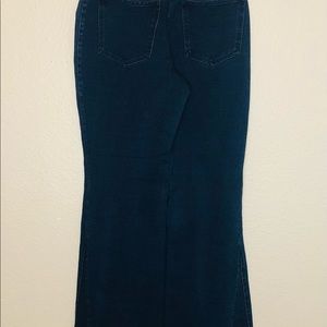 Slims size petite 6 to 8 Nygaard stretch with slimming elastic